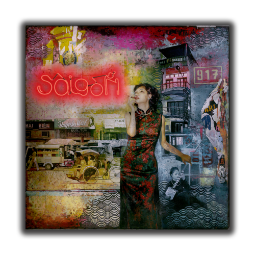 [SOLD] SAIGON STREET 045Technique: Oil painting on rusty corrugated iron sheets (collected from construction sites in Vietnam) illuminated by a neon glass light.- Dimensions: 150x150x4cm Year: 2022